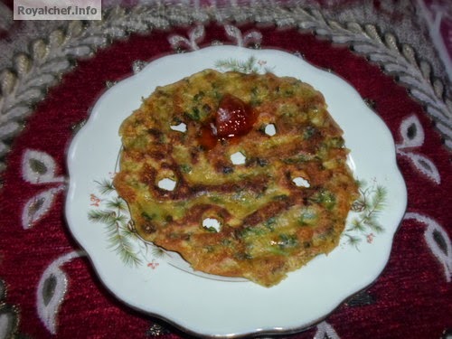 Methi Thalipeeth Thalipeeth having Fenugreek as the main ingredent
