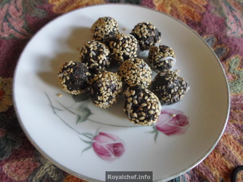 Chocolate Sesame Ladoos for Maaker Sankranti