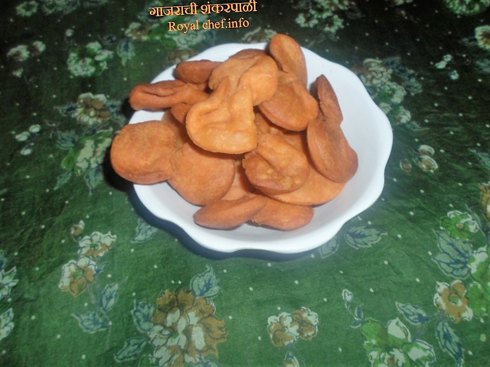 Gajarachi Shankarpali