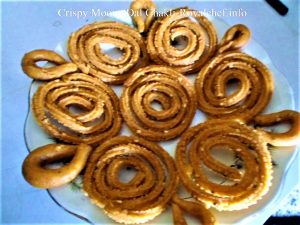 Split Green Gram or Moong Dal Chakli